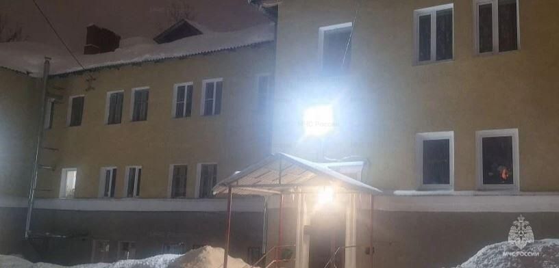 Снег обрушил крыши двух домов в Калуге Снег обрушил крыши двух домов в Калуге