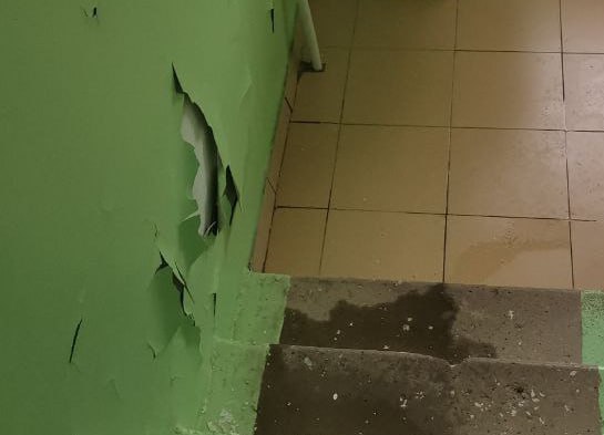 В Калуге в доме на Гагарина протекает крыша В Калуге в доме на Гагарина протекает крыша