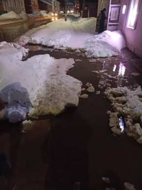 В Боровске залило водой улицу Ленина