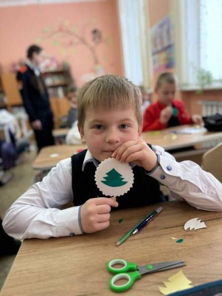 В Калуге автоинспектор и ЮИД провели урок безопасности для второклассников школы №7 В Калуге автоинспектор и ЮИД провели урок безопасности для второклассников школы №7