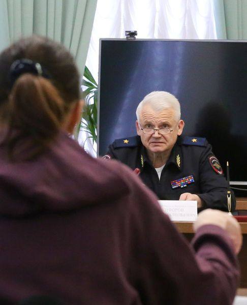 Начальник УМВД России по Калужской области генерал-майор полиции Сергей Никифоров провел личный прием граждан Начальник УМВД России по Калужской области генерал-майор полиции Сергей Никифоров провел личный прием граждан
