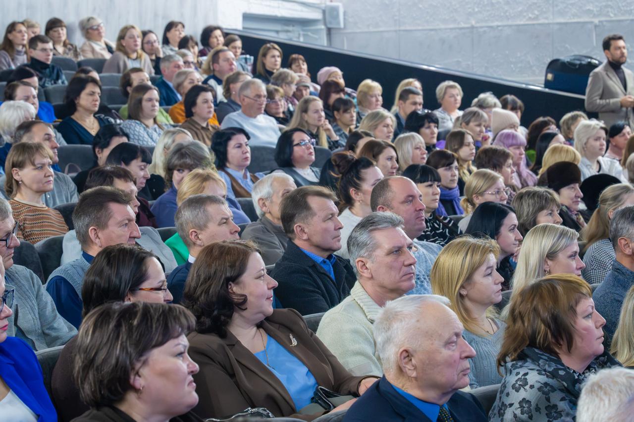 В Кирове состоялся отчет главы округа Игоря Феденкова В Кирове состоялся отчет главы округа Игоря Феденкова