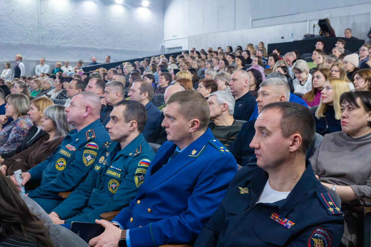 В Кирове состоялся отчет главы округа Игоря Феденкова В Кирове состоялся отчет главы округа Игоря Феденкова