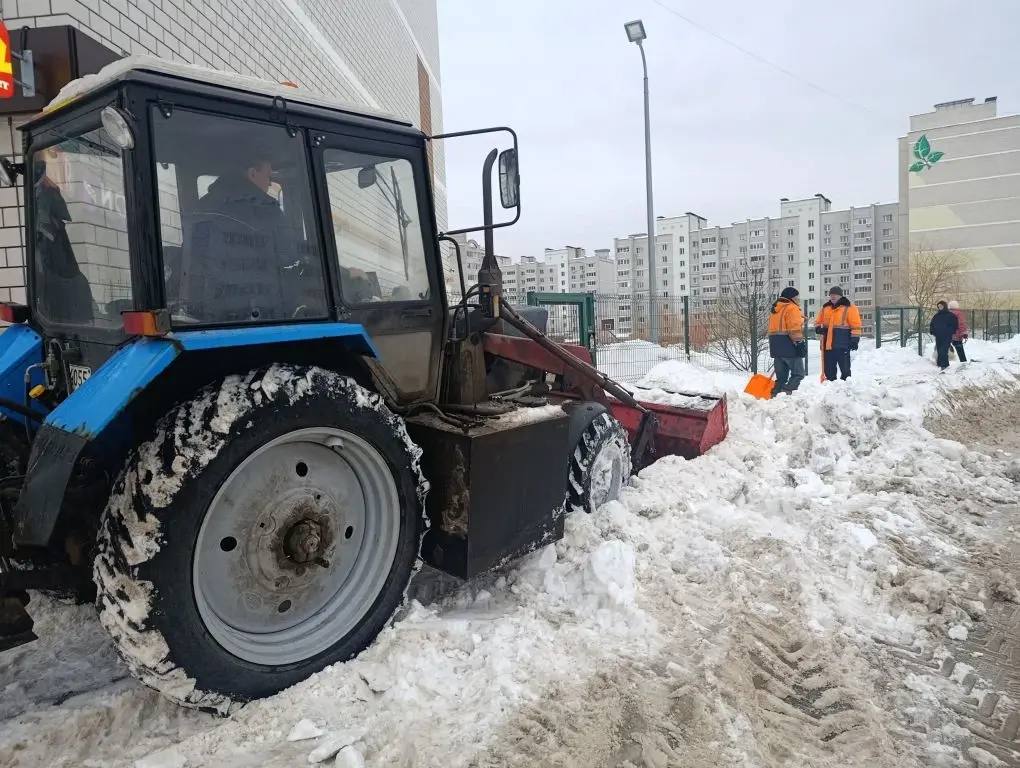 В Калуге ночью продолжат вывозить снег с центральных улиц