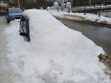 Власти Калуги просят убрать машины с семи улиц для вывоза снега