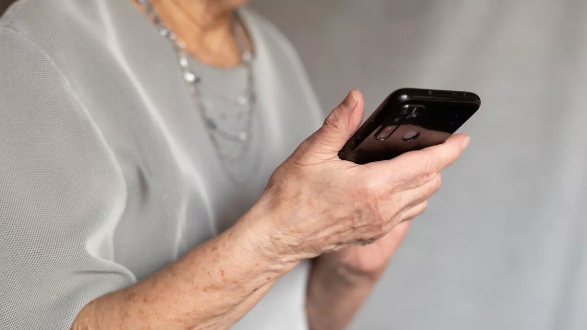 Пенсионерка выиграла суд против банка за незаконную СМС, но потеряла деньги