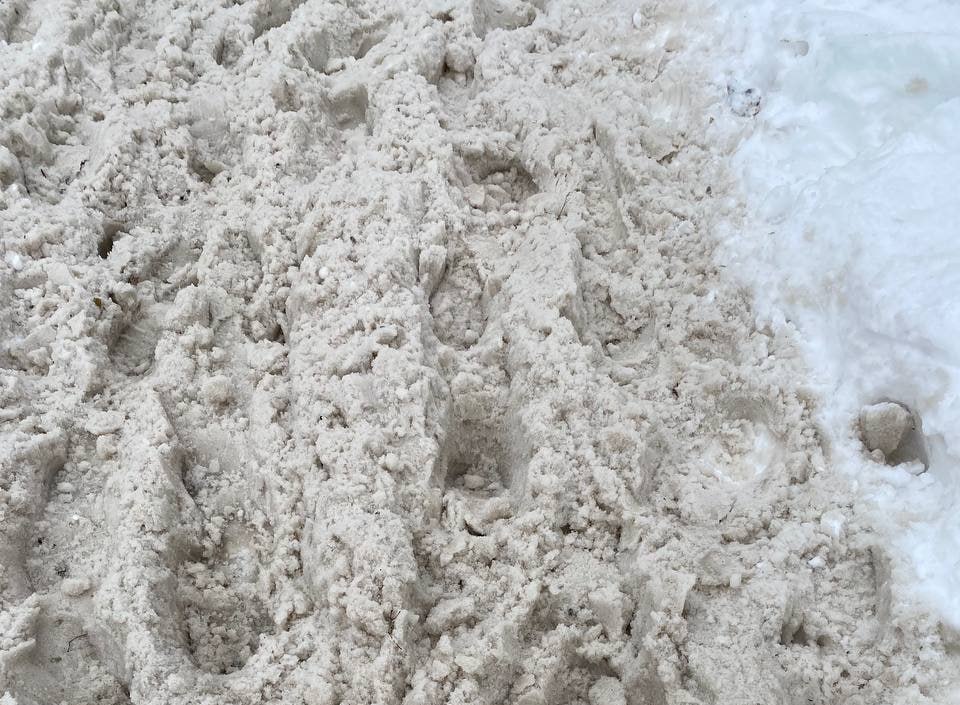 Калужане ждут обещанный трактор для очистки улиц от снега Калужане ждут обещанный трактор для очистки улиц от снега