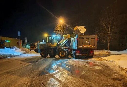 В Калуге ночью продолжат вывозить снег