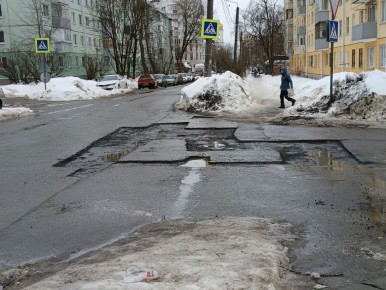 В Калуге начали ямочный ремонт дорог