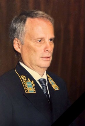 #ПамятиДипломатов. Руководство Министерства и Департамент Ближнего Востока и Северной Африки МИД России с глубоким прискорбием извещают, что 4 марта 2026 года скончался Чрезвычайный и Полномочный Посол в отставке Калугин...