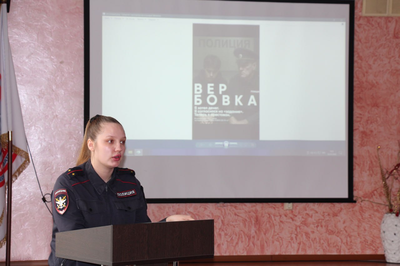 Уссурийские транспортные полицейские провели встречу с лицеистами в рамках акции Уссурийские транспортные полицейские провели встречу с лицеистами в рамках акции