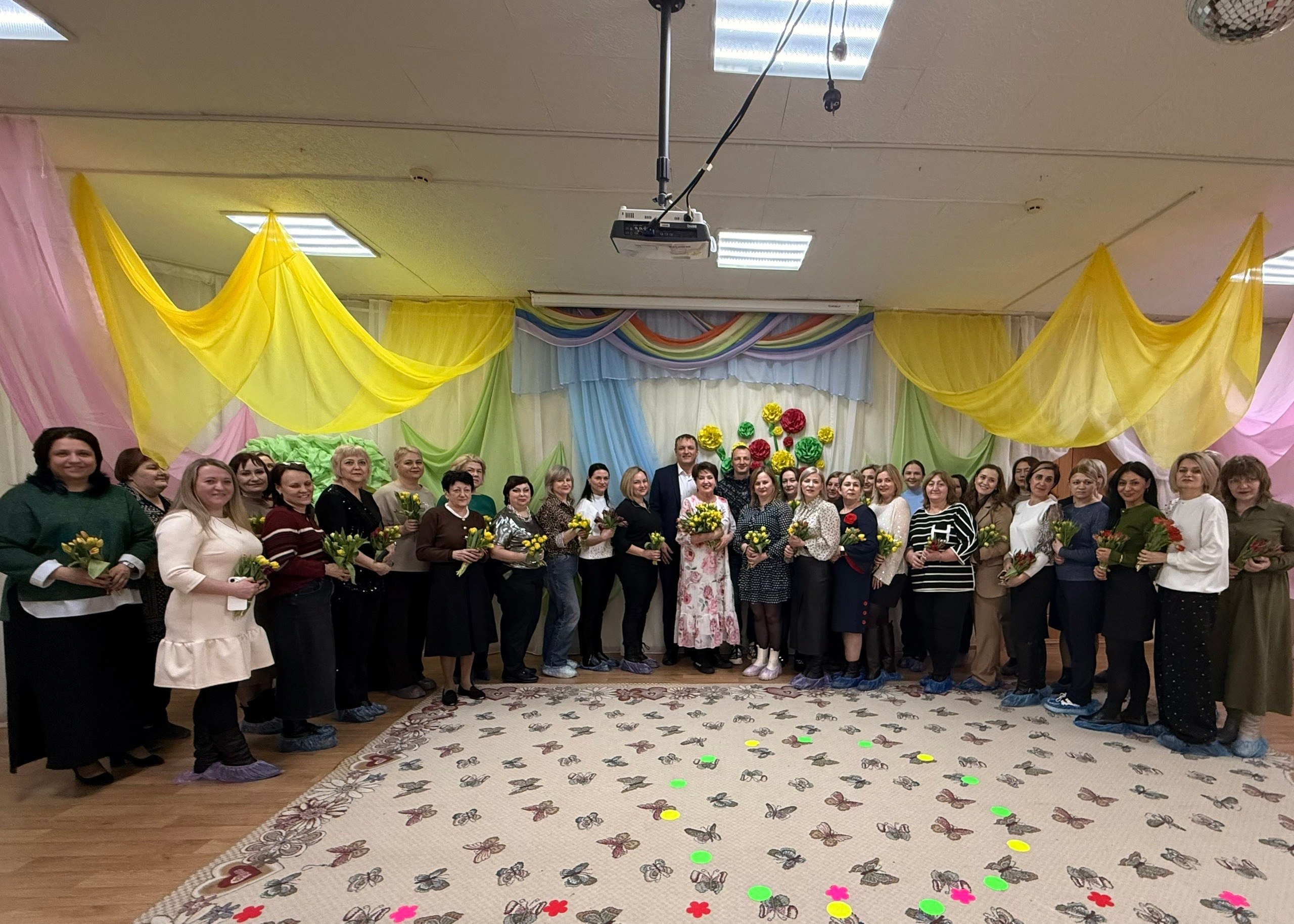 Депутаты продолжают чествовать калужанок