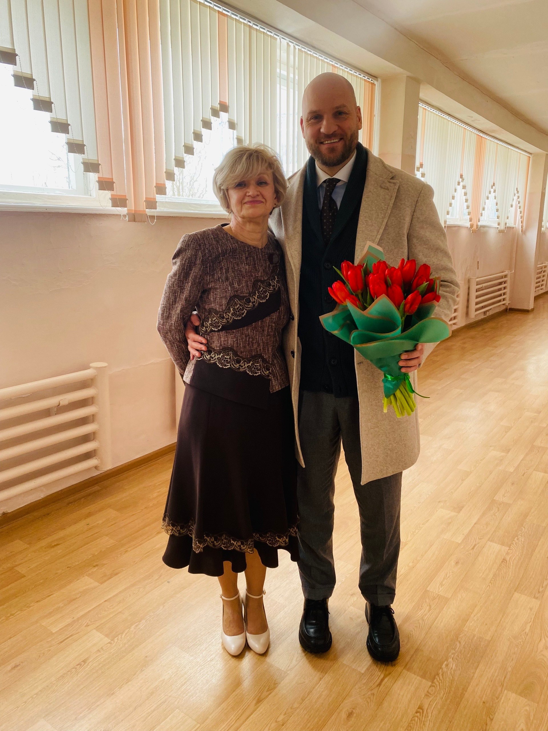 Депутаты продолжают чествовать калужанок Депутаты продолжают чествовать калужанок