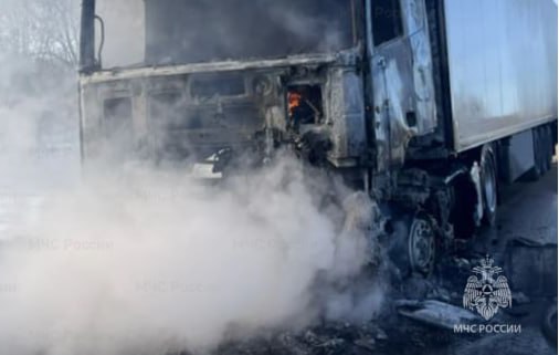 В Калужской области сгорела фура с прицепом