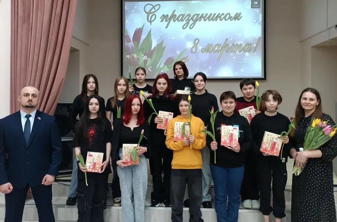 Дмитрий Галкин поздравил педагогов и детей из Центра имени В.Т. Попова с Международным женским днём