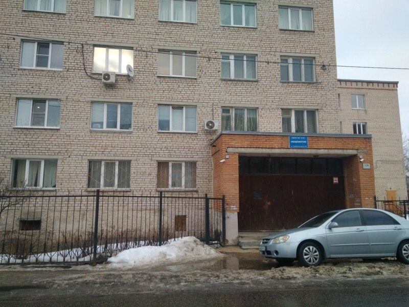 В Калуге строительный мусор выбрасывают под окна детского сада