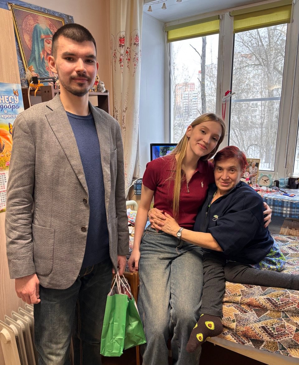 Члены молодёжной палаты при Думе городского округа города Калуги побывали в Калужском домеинтернате для престарелых и инвалидов, пообщались с пациентами, вручили им подарки, пожелали крепкого здоровья, бодрости духа, сил и...