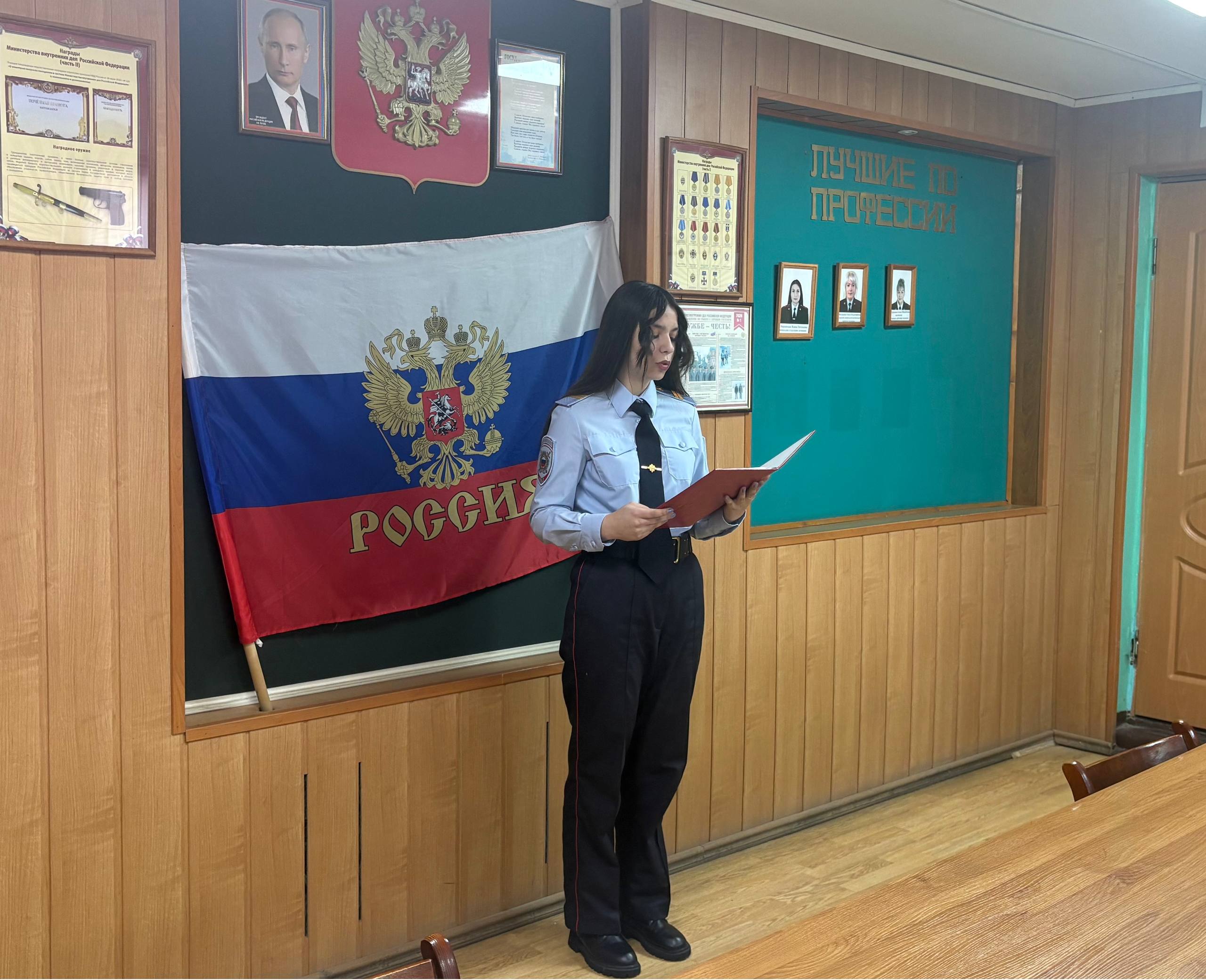 В МОМВД России «Кировский» состоялась торжественная церемония приведения к Присяге молодых сотрудников полиции В МОМВД России «Кировский» состоялась торжественная церемония приведения к Присяге молодых сотрудников полиции