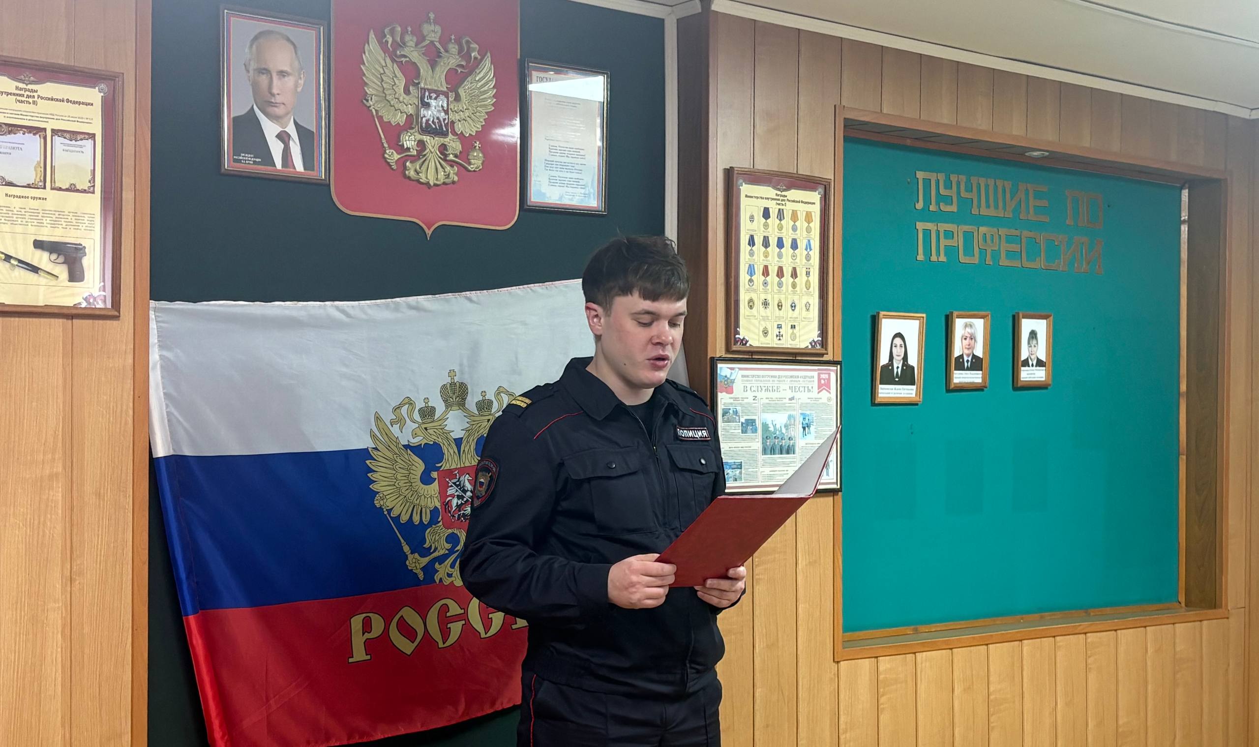 В МОМВД России «Кировский» состоялась торжественная церемония приведения к Присяге молодых сотрудников полиции В МОМВД России «Кировский» состоялась торжественная церемония приведения к Присяге молодых сотрудников полиции