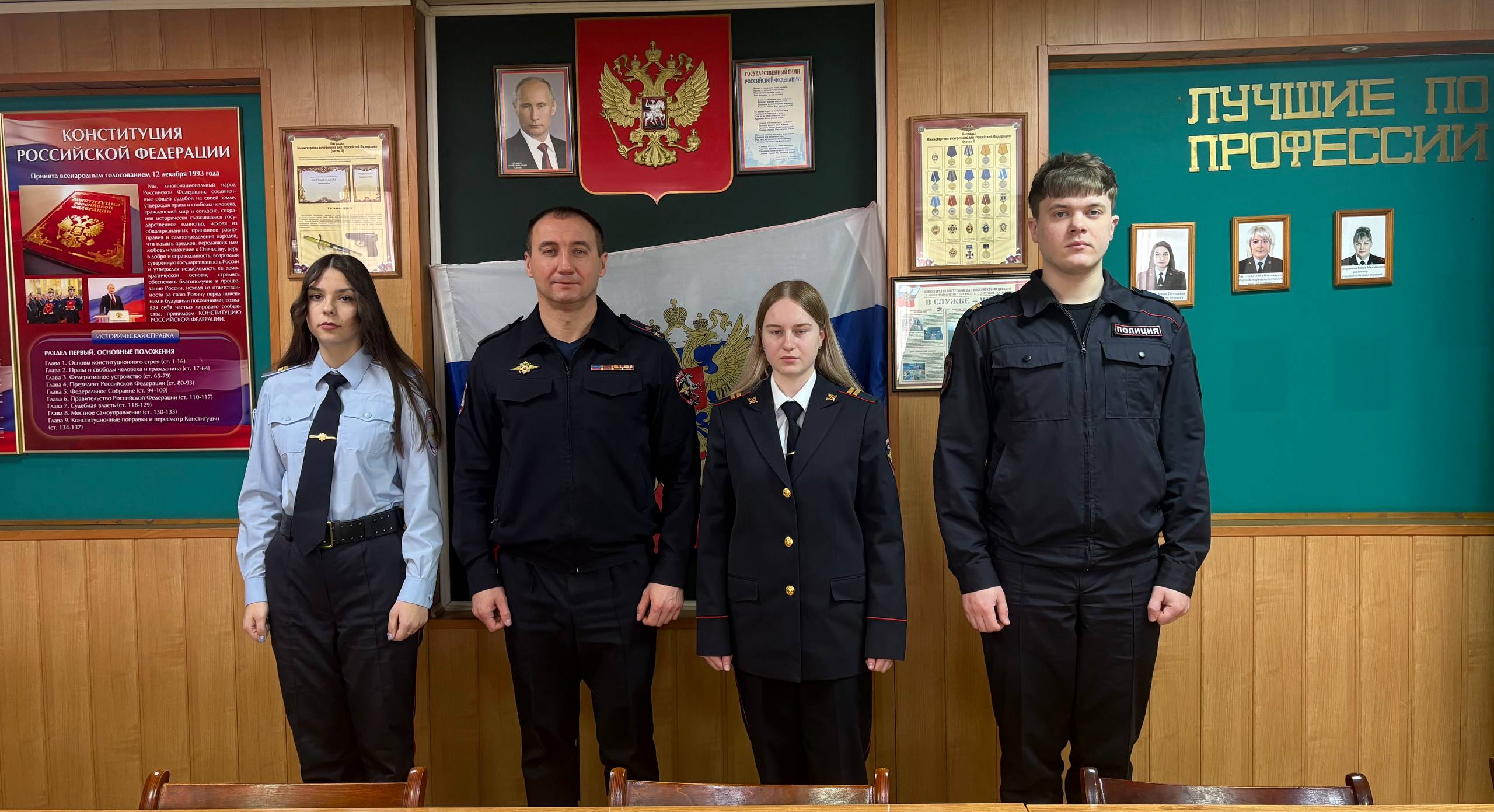 В МОМВД России «Кировский» состоялась торжественная церемония приведения к Присяге молодых сотрудников полиции