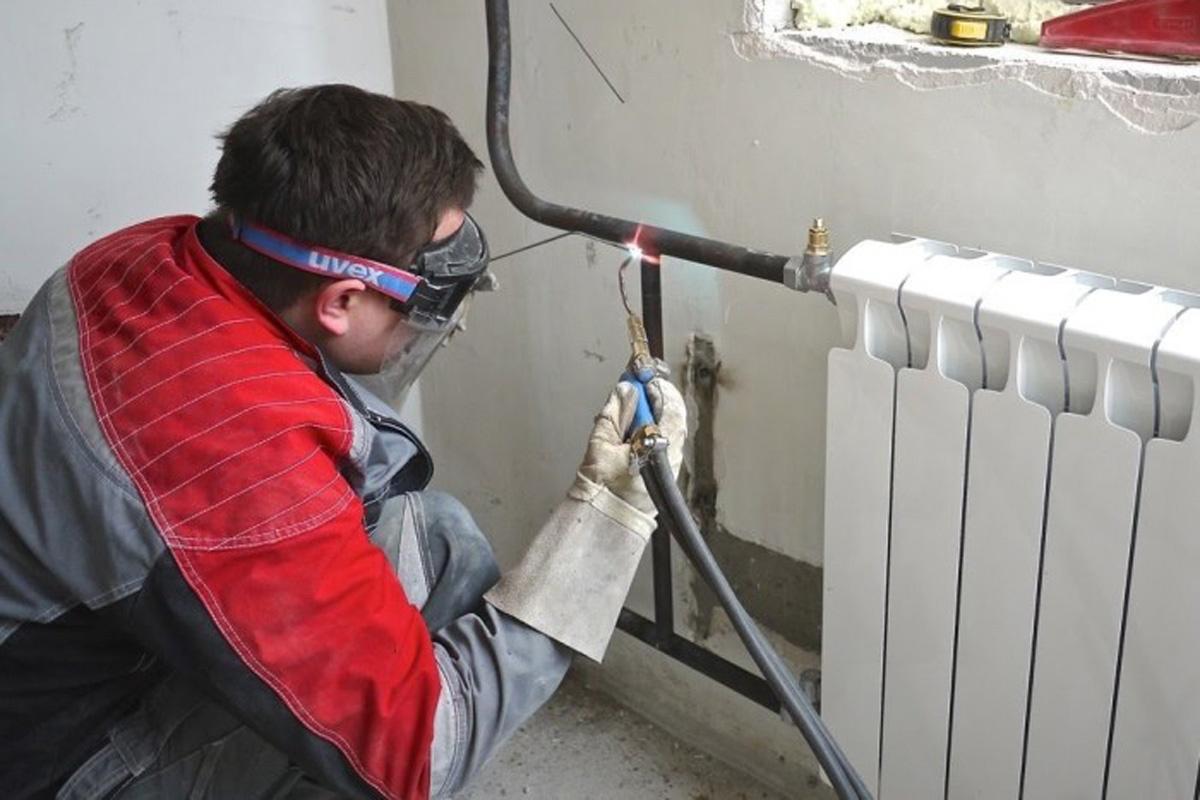 Геннадий Новосельцев поздравил коммунальщиков с профессиональным праздником Геннадий Новосельцев поздравил коммунальщиков с профессиональным праздником