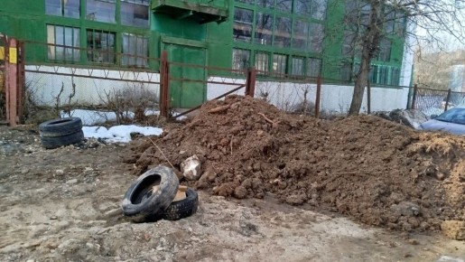 В Калуге на Пухова образовалась свалка из грунта