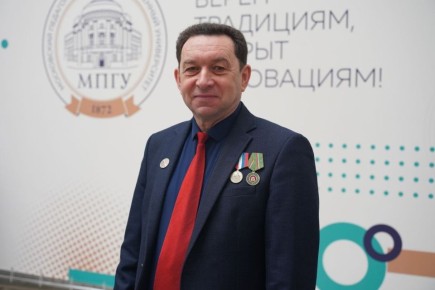 Марина Ахмедова: Евгений Николаевич Филонов — директор школы в селе Серпейск Калужской области