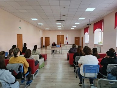 В Юхнове сотрудники полиции провели беседы с родителями воспитанников детских садов о кибербезопасности