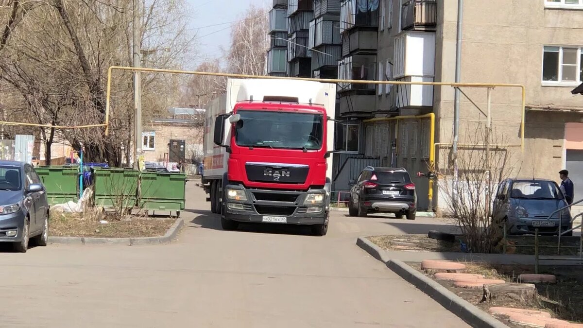 Как справиться с разгрузкой грузовиков во дворе: полное руководство для жильцов