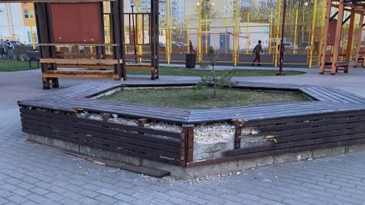 В сквере на улице Маяковского обнаружили повреждения
