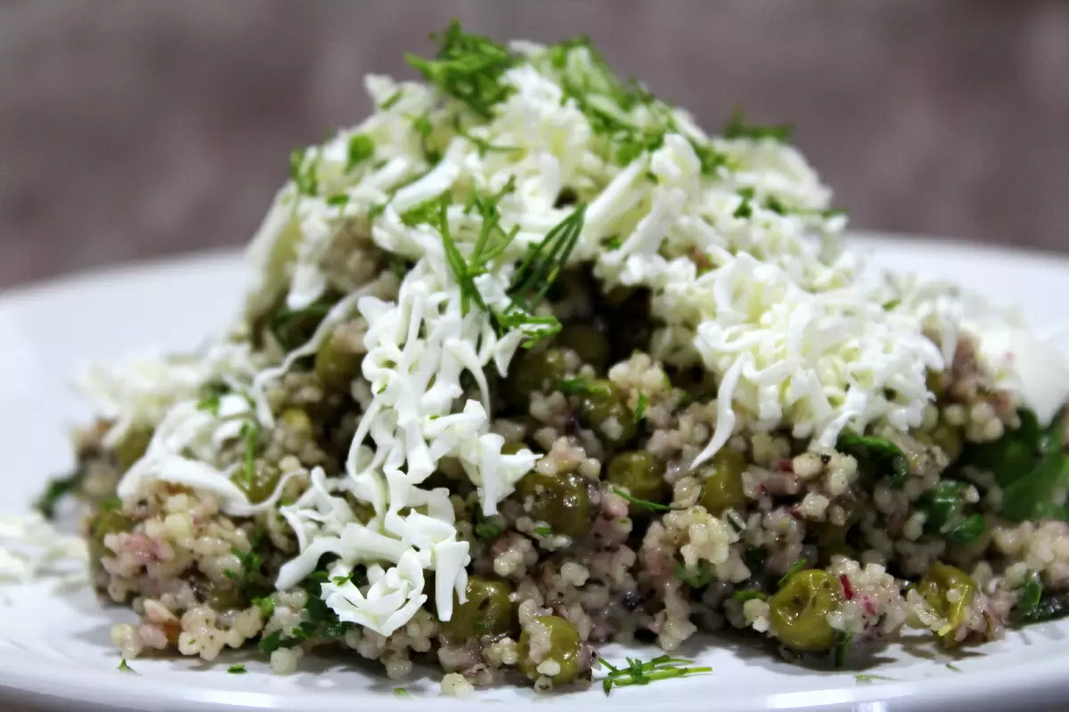 Салат из кускуса с зеленым горошком