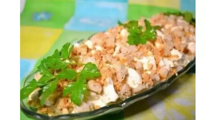 Как приготовить салат «Искушение» с грибами и сыром