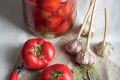 Секреты домашнего консервирования: помидоры с душистым перцем