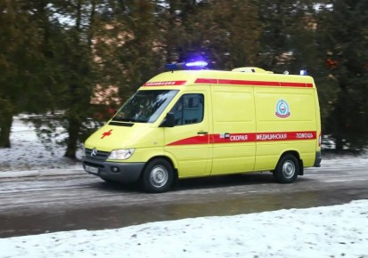 В Калуге водитель сбил мужчину, сдавая задним ходом