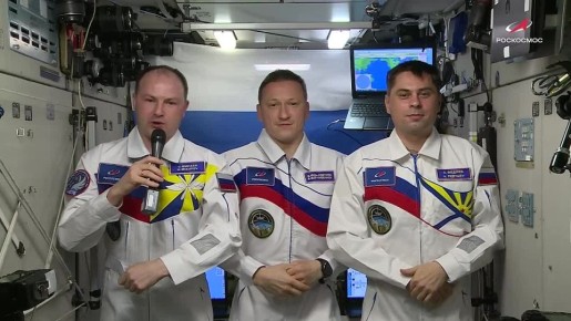 Российские космонавты передают поздравление с борта МКС!