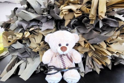 Калужские волонтёры плетут маскировочные сети для бойцов СВО