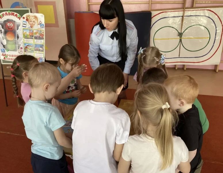 Сотрудники Госавтоинспекции провели урок ПДД в детском саду «Ягодка»