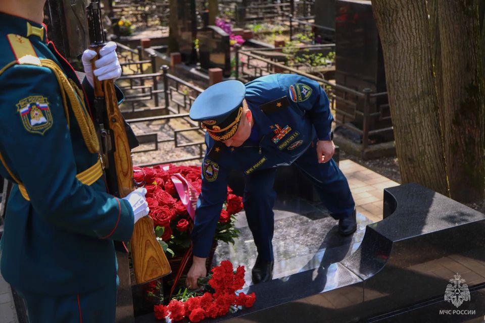 В Академии почтили память генерал-лейтенанта Д.И. Михайлика В Академии почтили память генерал-лейтенанта Д.И. Михайлика