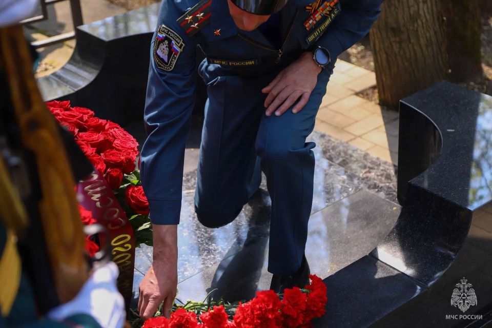 В Академии почтили память генерал-лейтенанта Д.И. Михайлика В Академии почтили память генерал-лейтенанта Д.И. Михайлика