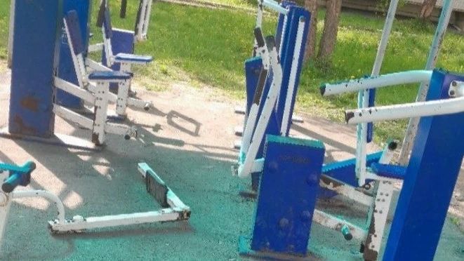 Спортплощадка в калужском Канищево стала грудой металла