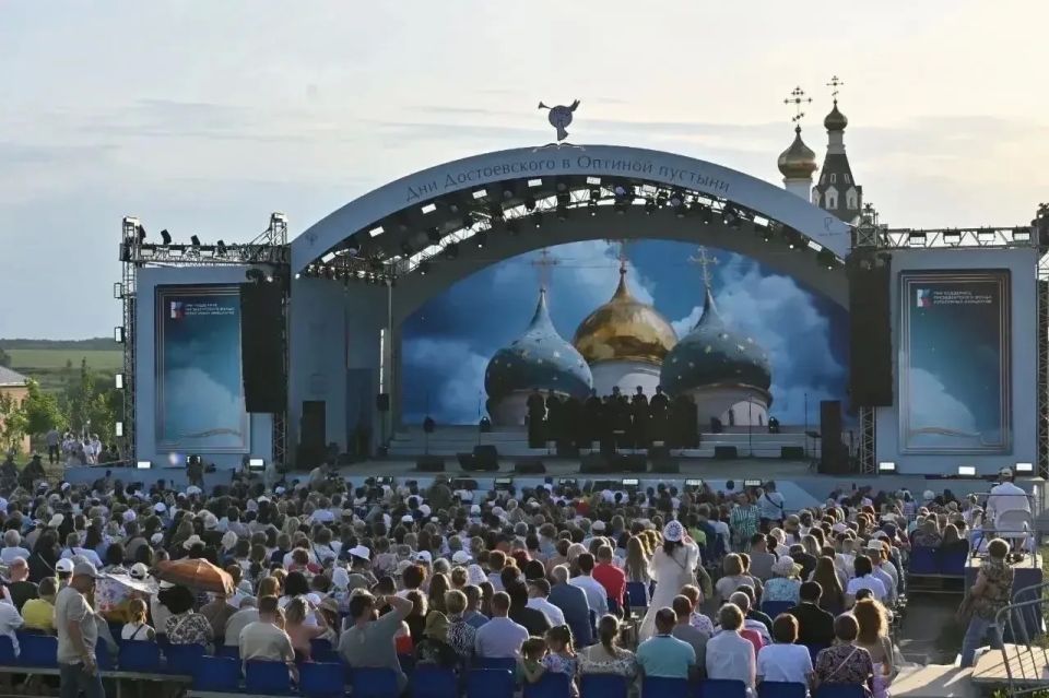 Владислав Шапша: Фестиваль «Старейшие театры России в Калуге», духовно-просветительский проект «Дни Достоевского в Оптиной пустыни», Фестиваль орловского рысака, Международный фестиваль «Мир гитары», в том числе его детская...