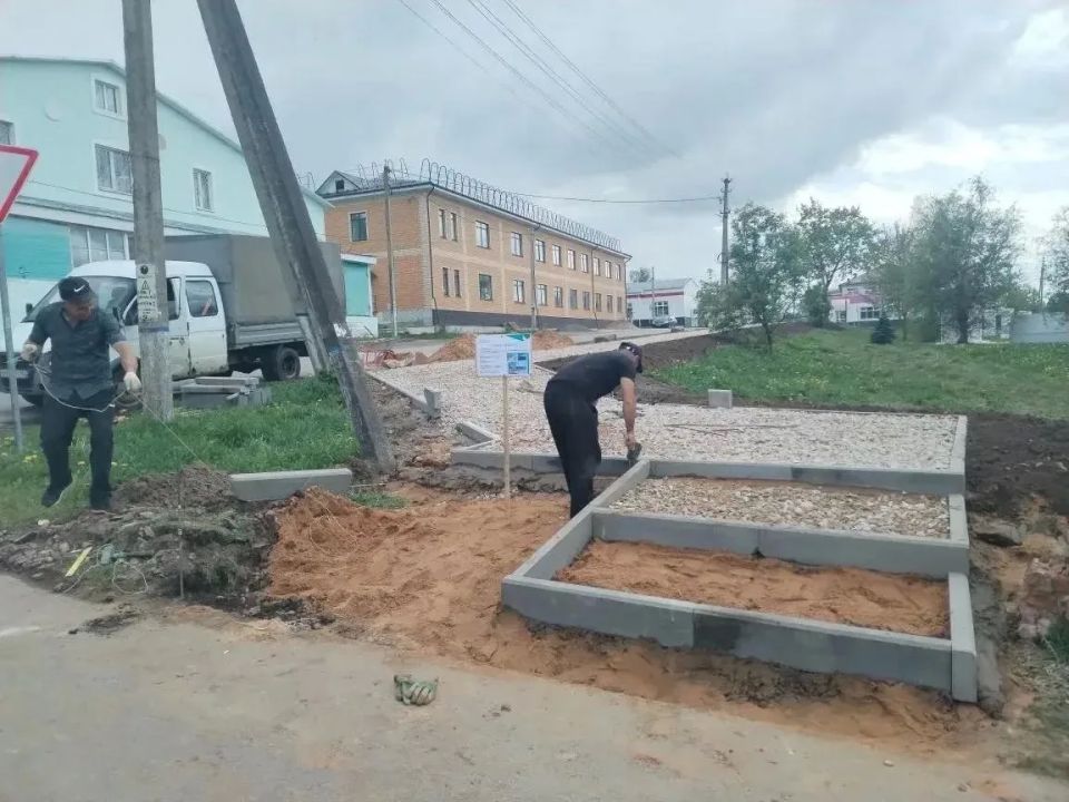 В Мещовске началось благоустройство территории у мемориального комплекса