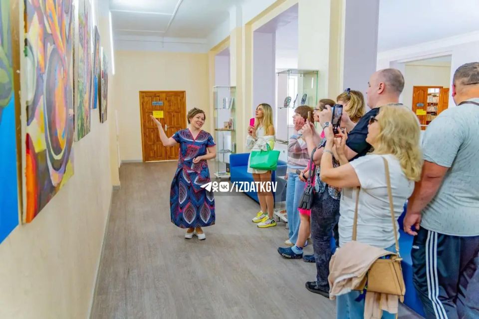Выставка африканской живописи открылась в Калуге Выставка африканской живописи открылась в Калуге