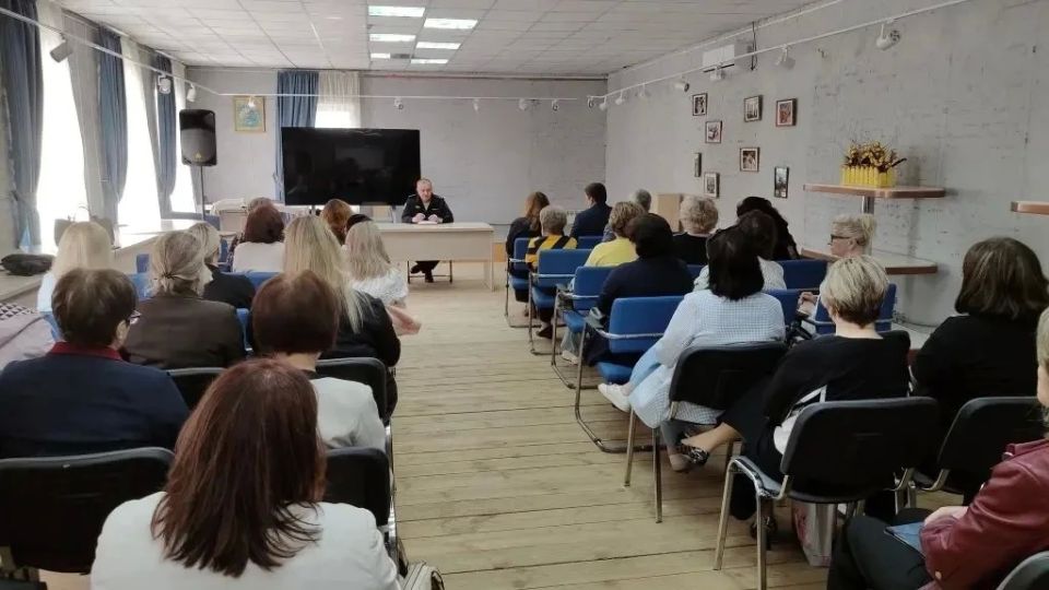 Начальником ОМВД России «Боровский» организована рабочая встреча с руководителями организаций и предприятий Начальником ОМВД России «Боровский» организована рабочая встреча с руководителями организаций и предприятий