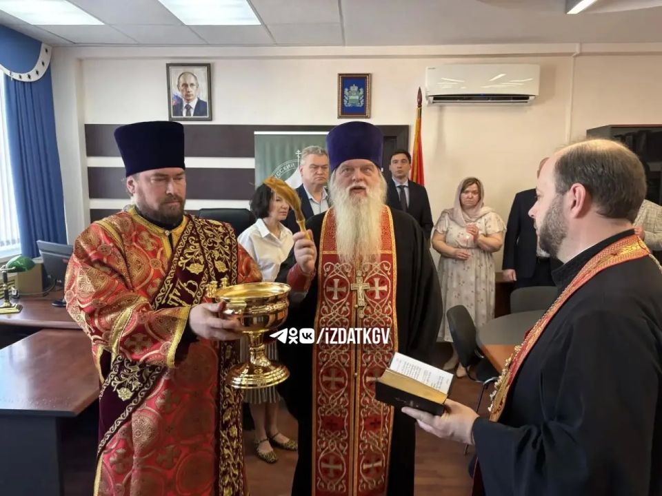 При аппарате областного омбудсмена открылась приемная Всемирного русского народного собора При аппарате областного омбудсмена открылась приемная Всемирного русского народного собора
