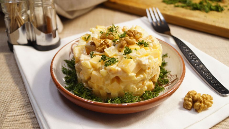 Салат с курицей и ананасами: идеальное блюдо для любого стола