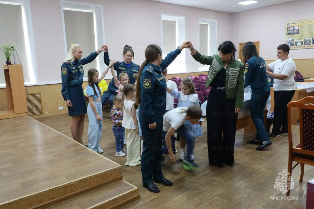 Семейный уют и безопасность: в калужском МЧС отметили День семьи, любви и верности Семейный уют и безопасность: в калужском МЧС отметили День семьи, любви и верности