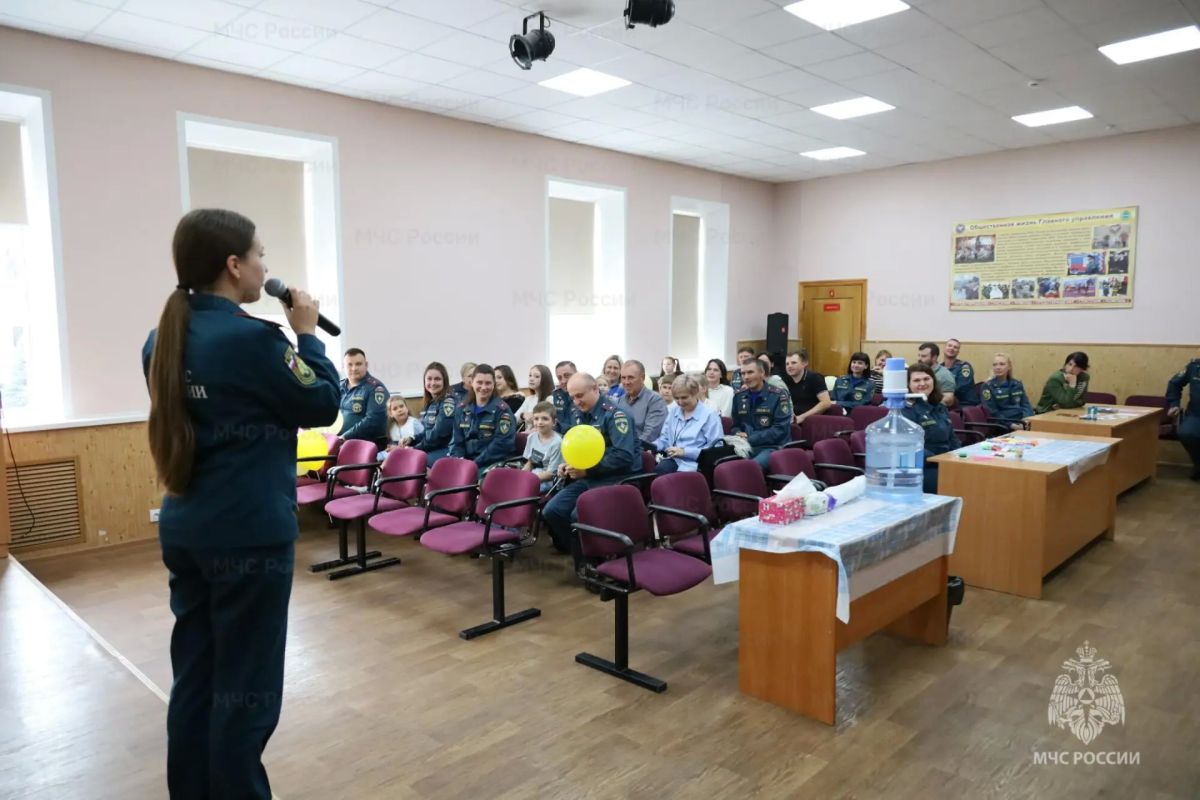 Семейный уют и безопасность: в калужском МЧС отметили День семьи, любви и верности Семейный уют и безопасность: в калужском МЧС отметили День семьи, любви и верности
