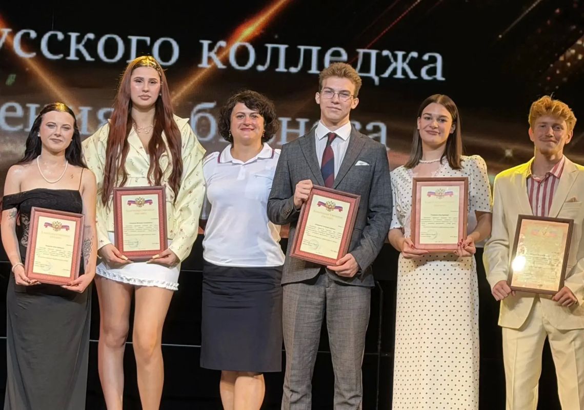 В Калуге полицейские вручили дипломы выпускникам