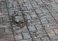 На улице Московской люди идут по тротуару как по льду
